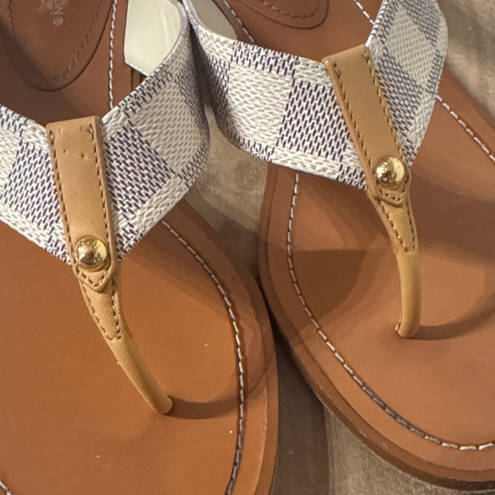 Checkered Tan and White Sandals - Picture 4 of 11